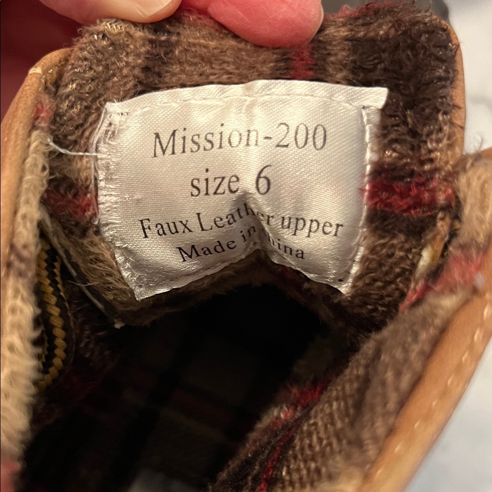 Mission 200 Tan and Brown Duck Boots with flannel inside Women’s Size 6 - Picture 2 of 8
